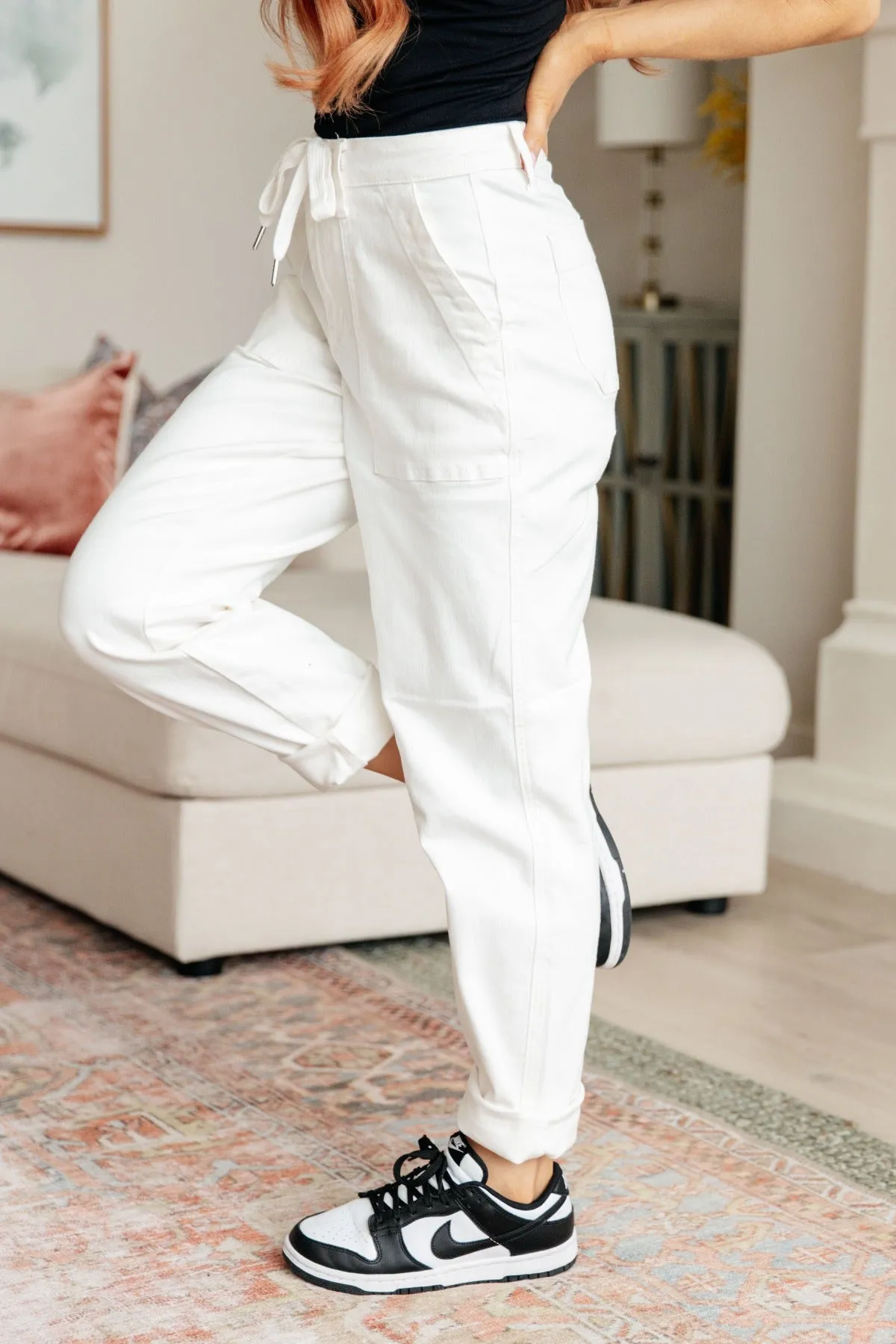 Classic High Rise Joggers in Off White