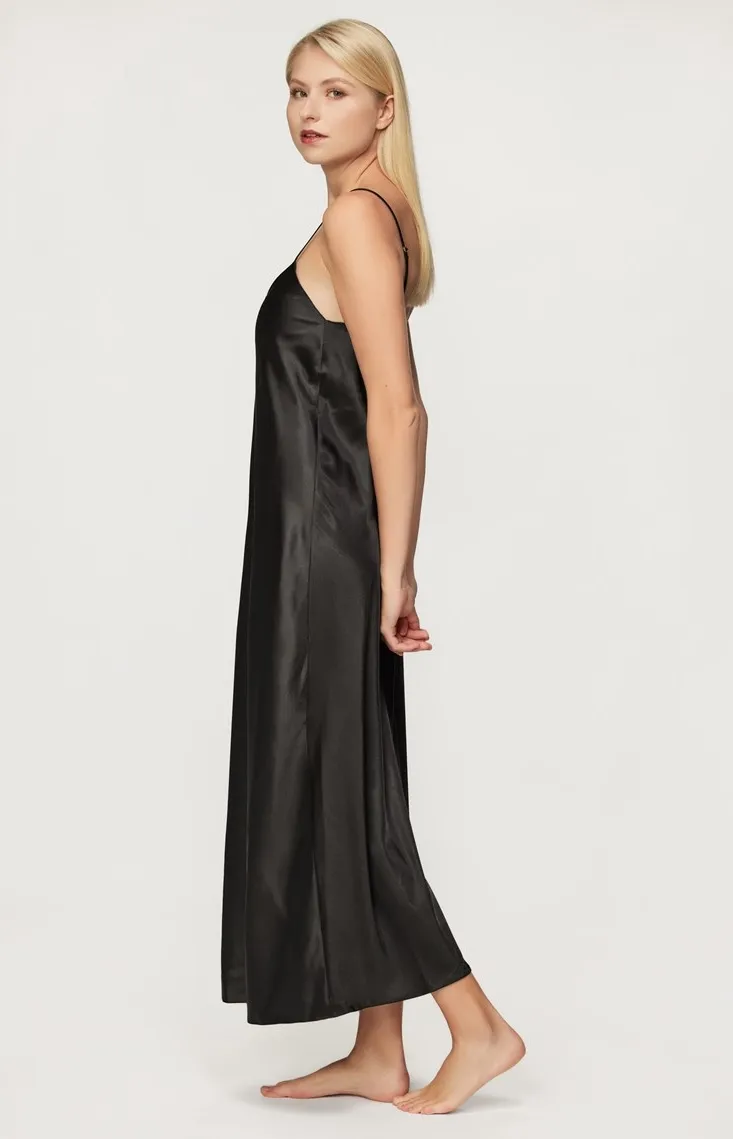 Long black satin nightgown Iga