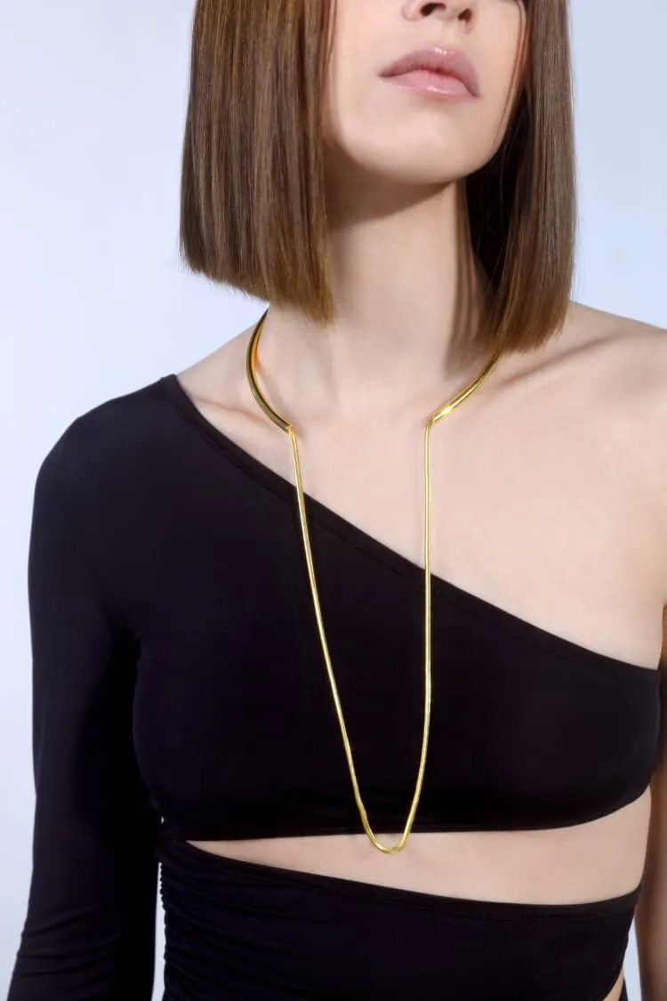 Long necklace in gold