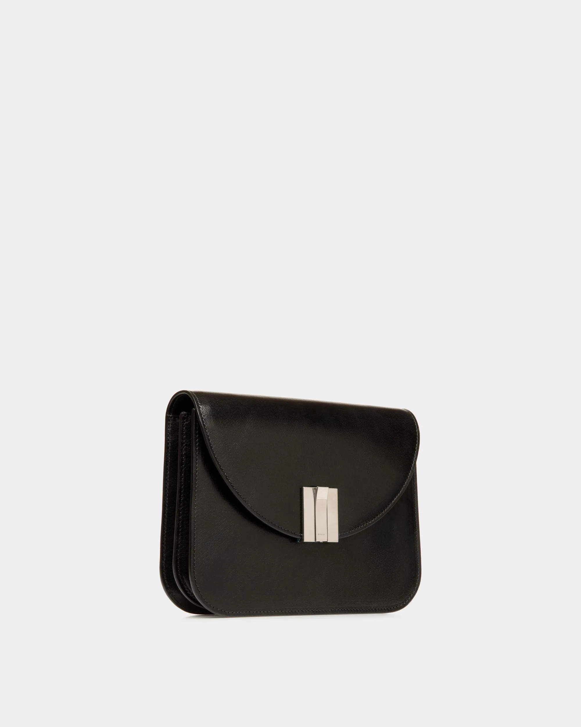 Ollam Crossbody Bag In Black Leather 