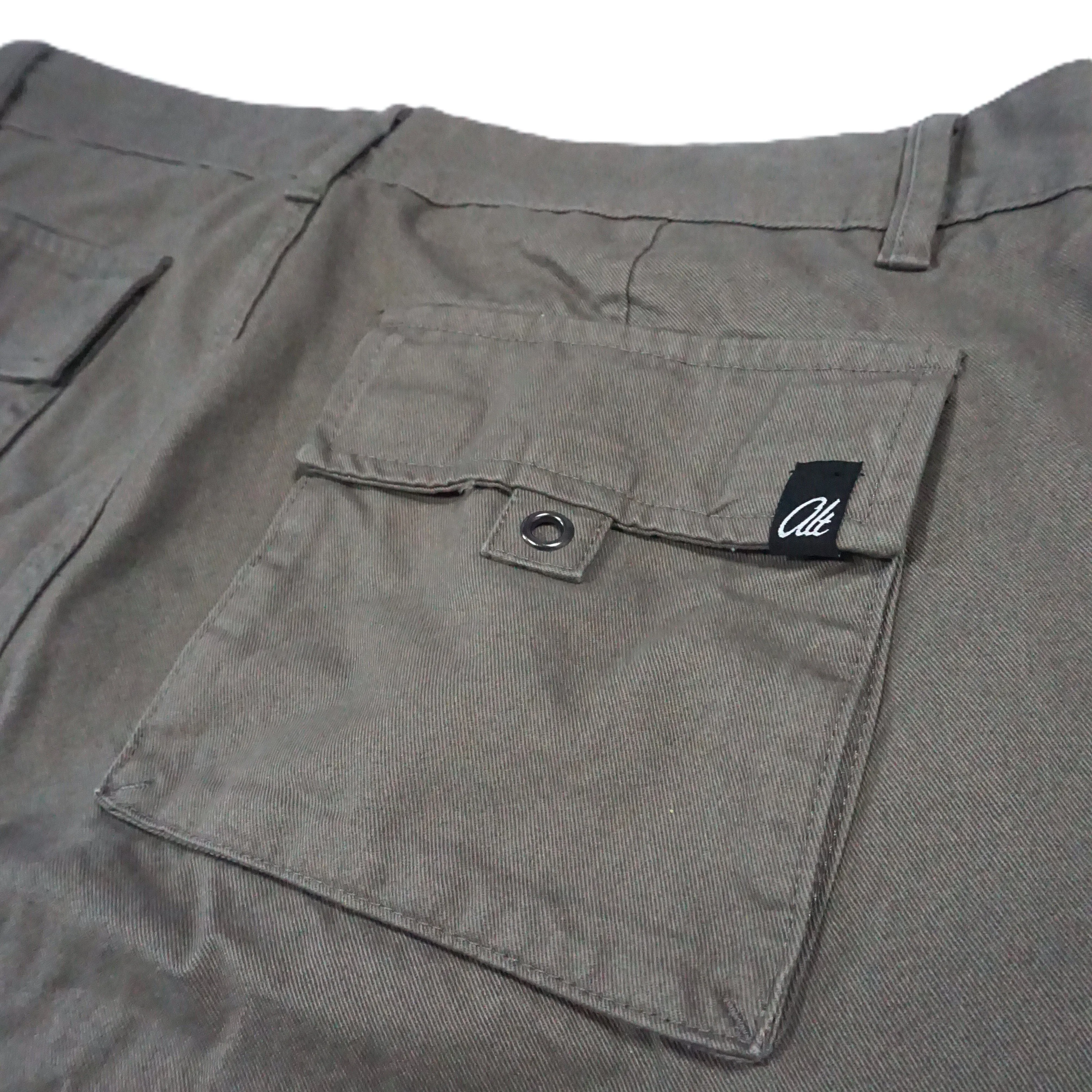 The Alternative Cargo Shorts