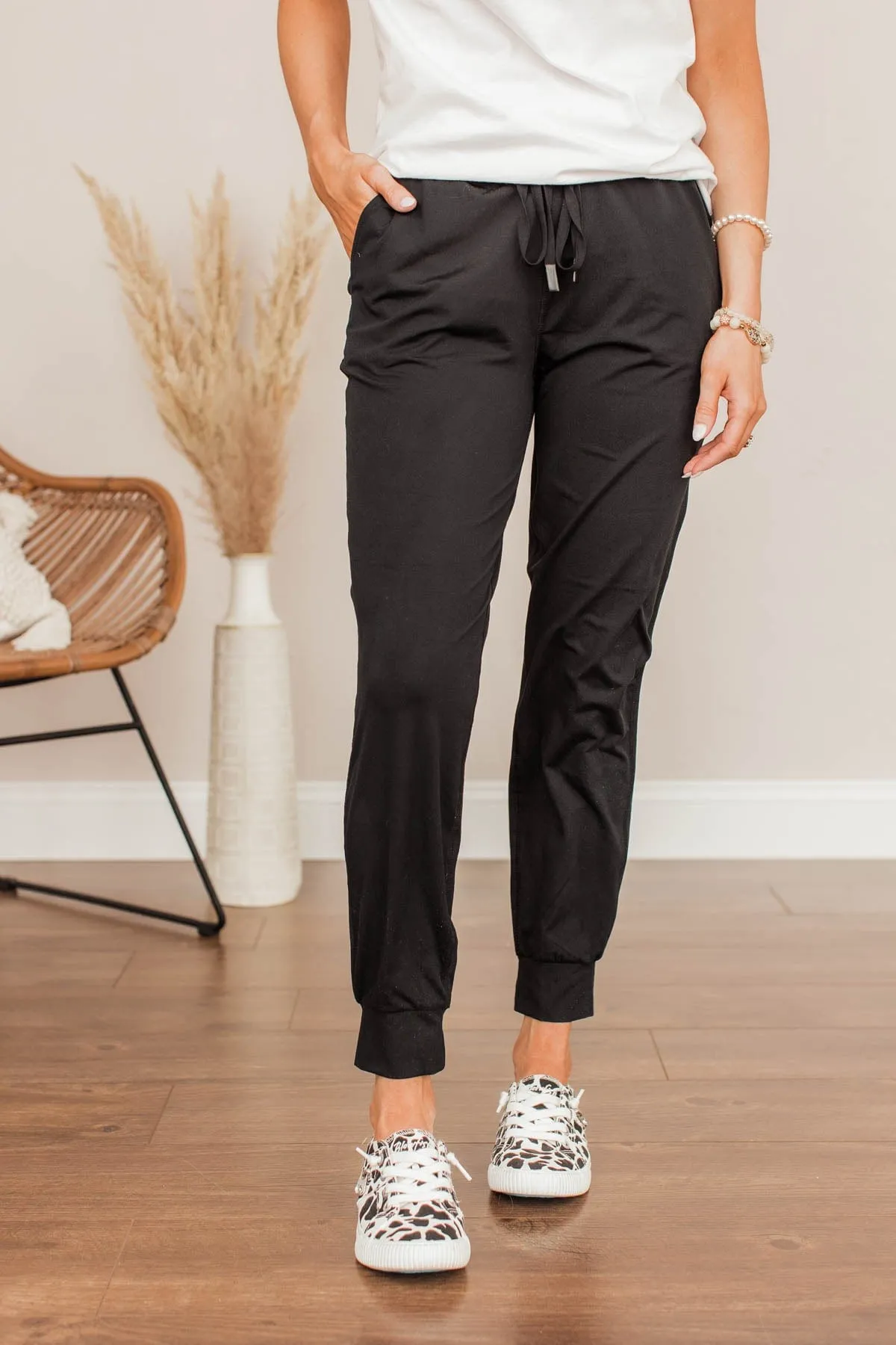 Thread & Supply All The Rage Joggers- Black