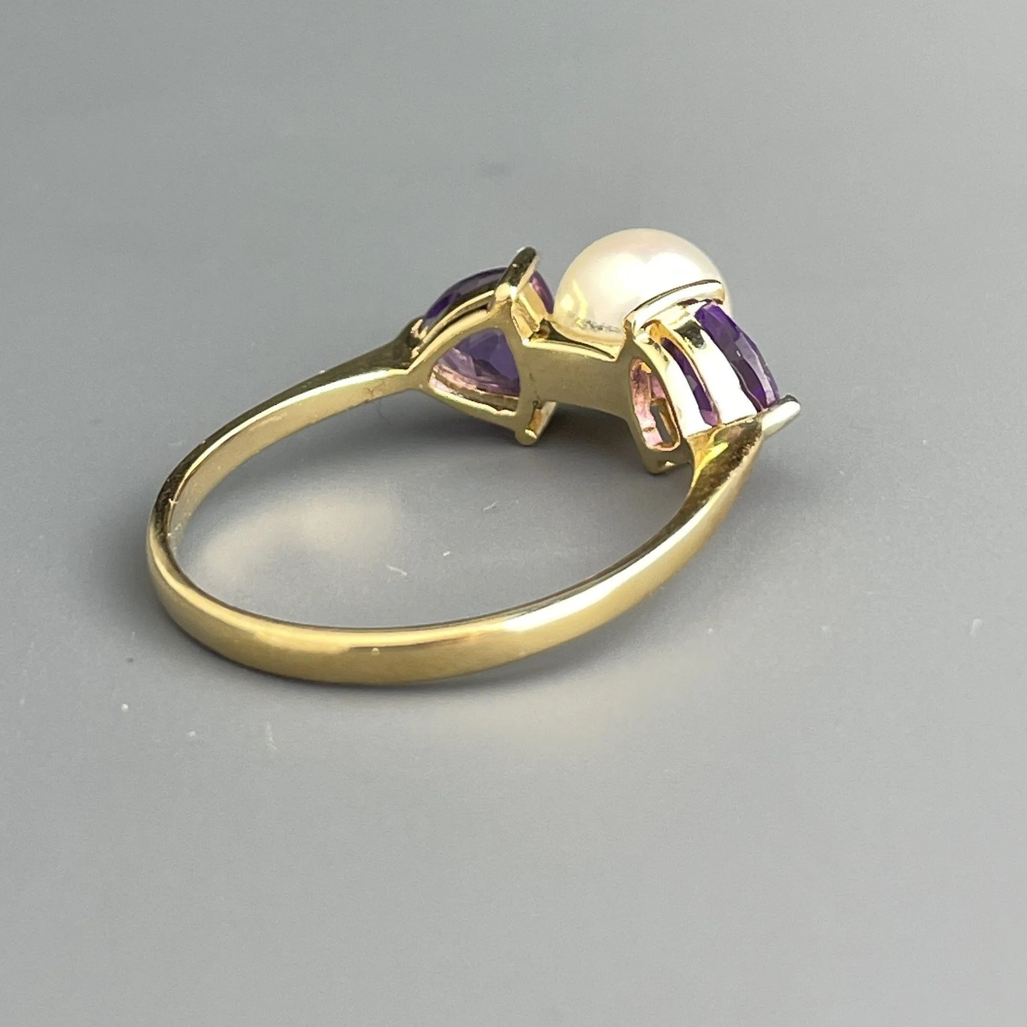 Vintage 14K Gold Amethyst Pearl Retro Trillion Cut Ring, Sz 6.5